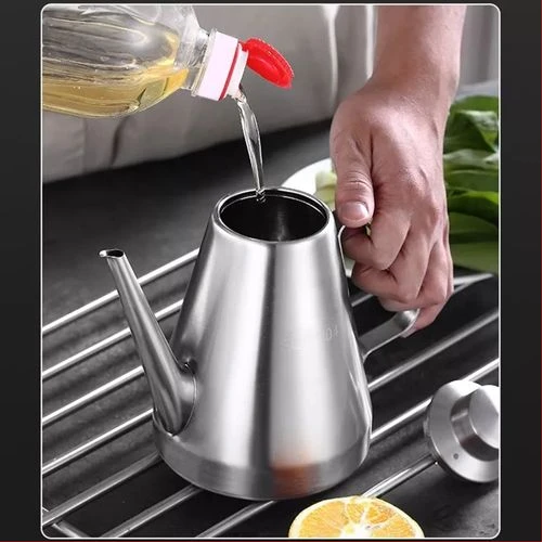 18Oz Oil Dispenser Storage Container Can, Vinegar Jar Pot Pourer Bottle- Silver.