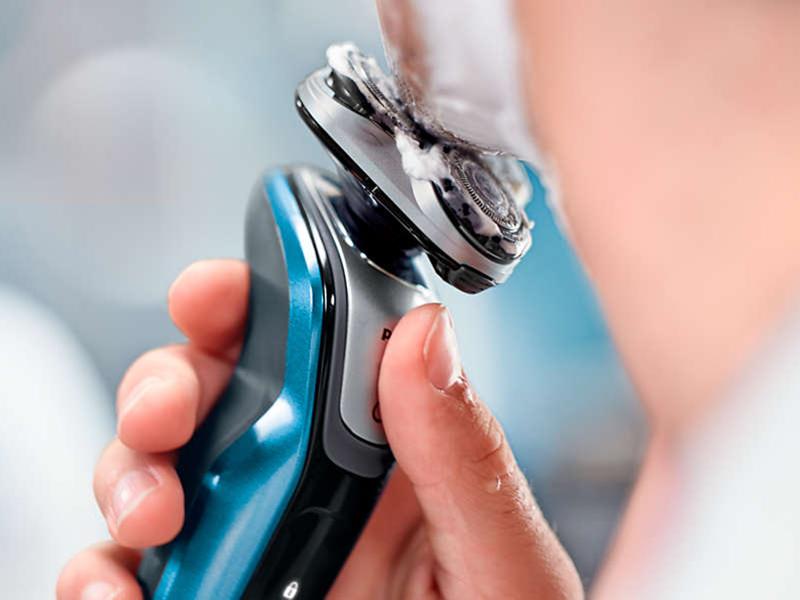 Buy new Philips AquaTouch Wet and dry Electric Shaver, Rechargable - S5420/21 in Uganda - - Free Delivery > Long warranty > Lifetime After-sales Support